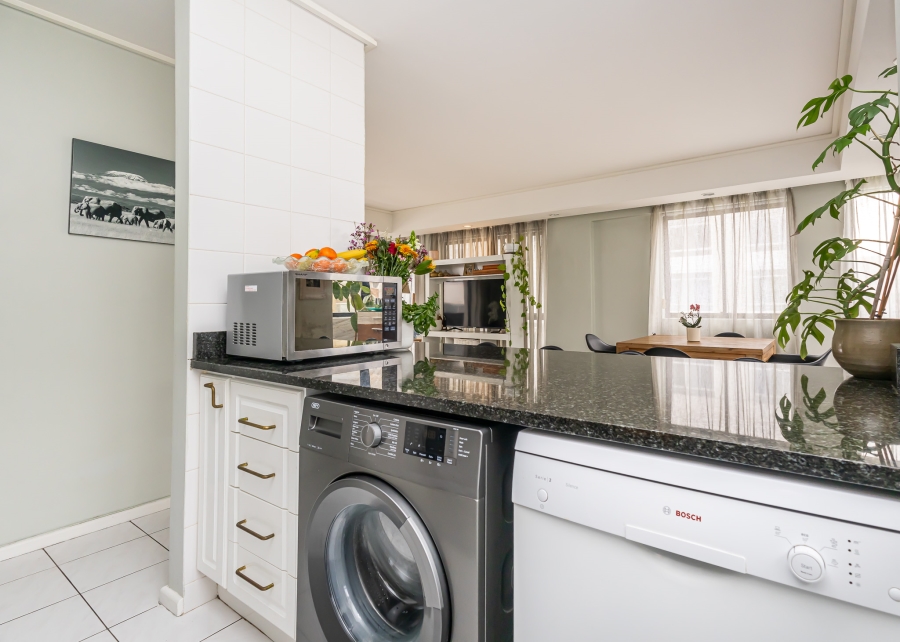 To Let 2 Bedroom Property for Rent in Sea Point Western Cape